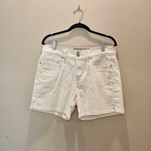 NWOT Women's Stretch Levi's Shorts Size 10